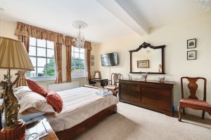 The Royal Military suite, a warm comfortable place to stay on the first floor